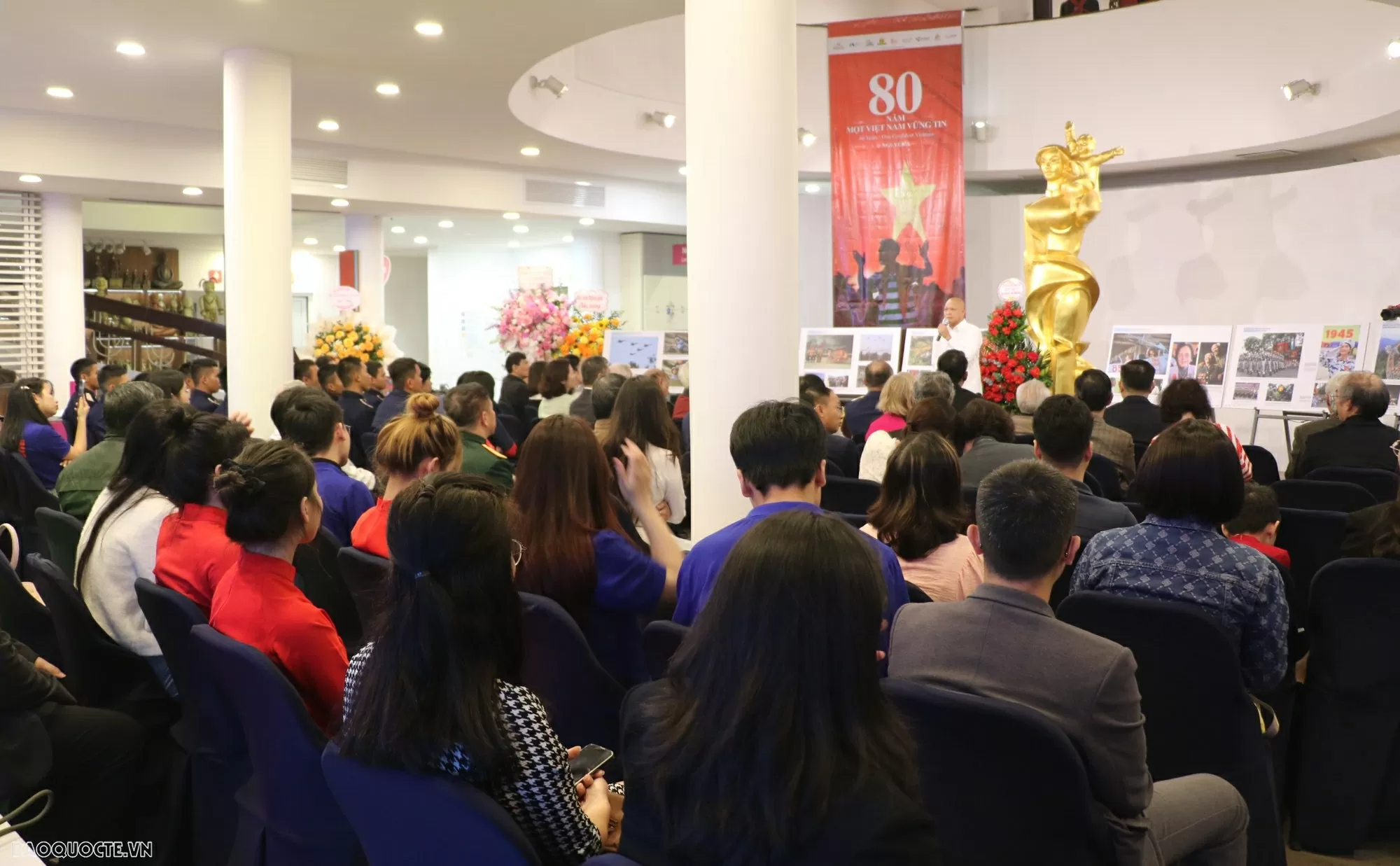 ra mắt sách một việt nam vững tin