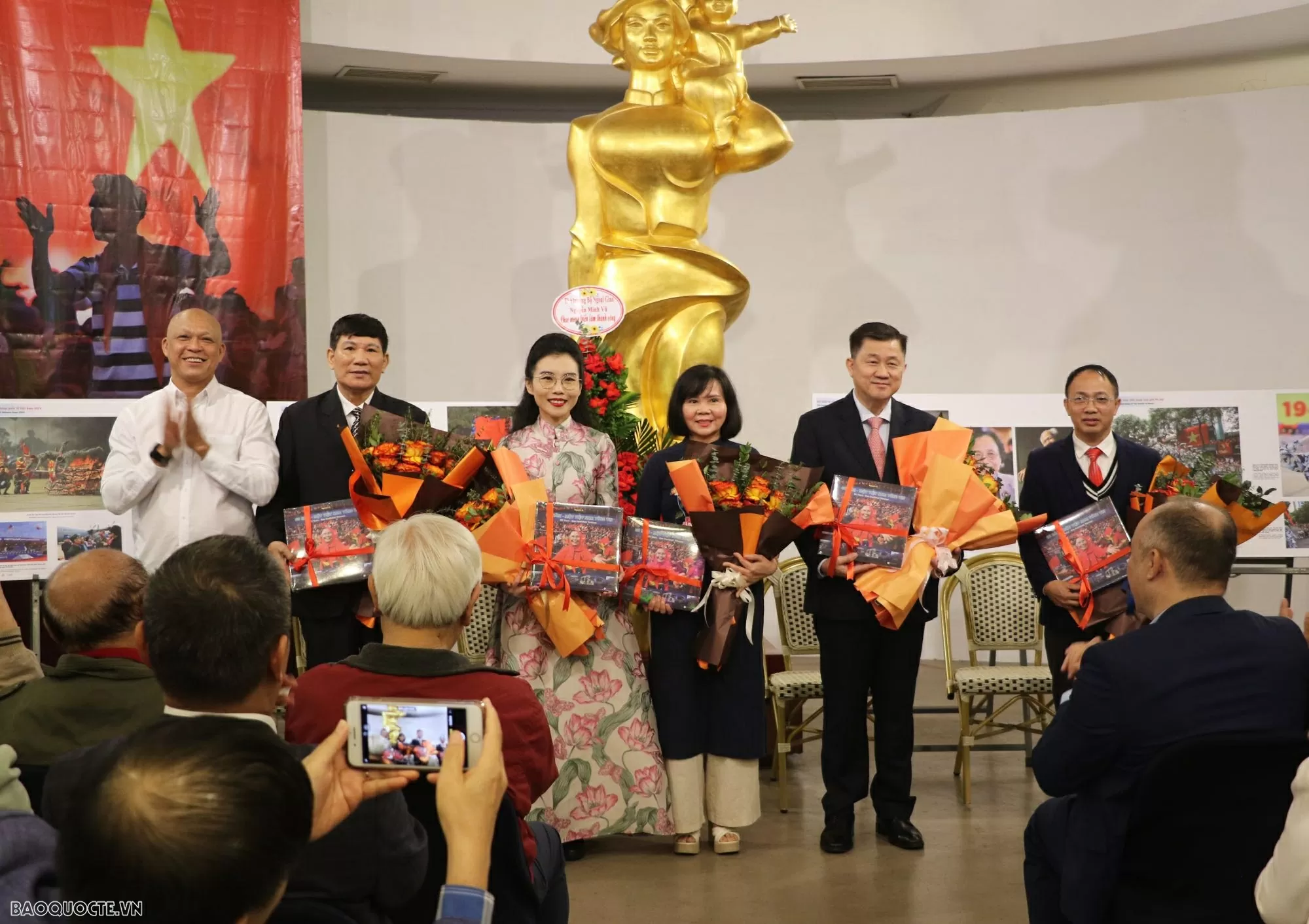 ra mắt sách một việt nam vững tin ra mắt sách một việt nam vững tin