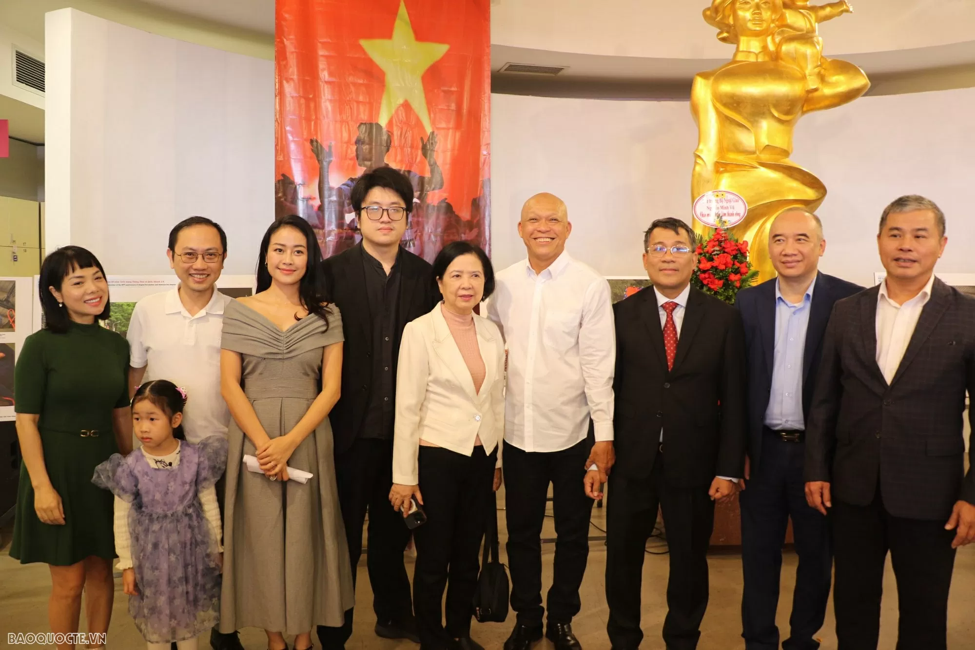 ra mắt sách một việt nam vững tin