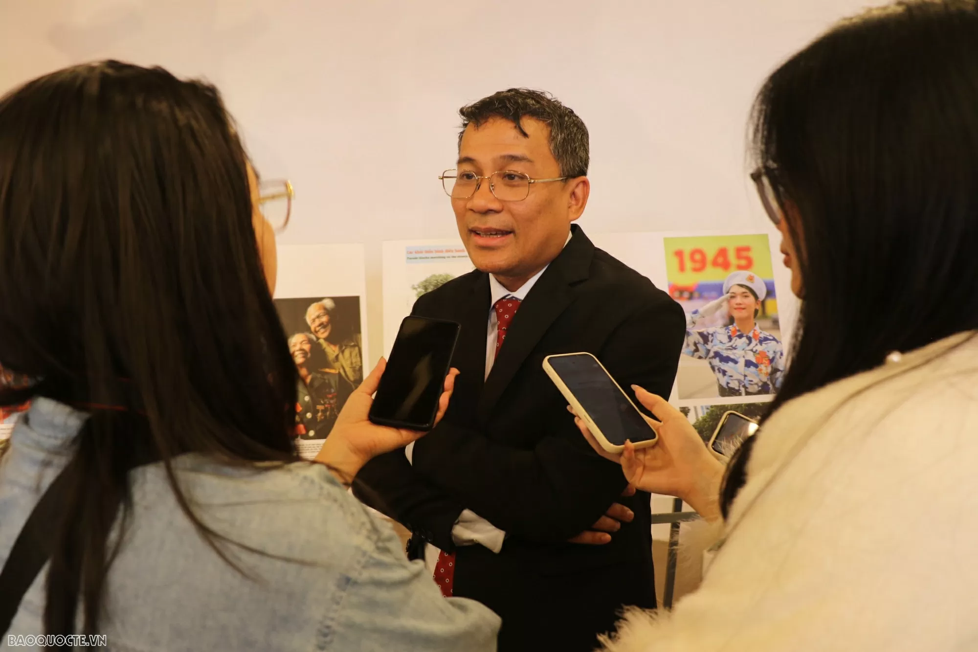 ra mắt sách một việt nam vững tin