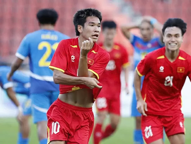 U22 Việt Nam chỉ còn 5 cầu thủ đủ tuổi dự SEA Games 34 U22 Việt Nam chỉ còn 5 cầu thủ đủ tuổi dự SEA Games 34