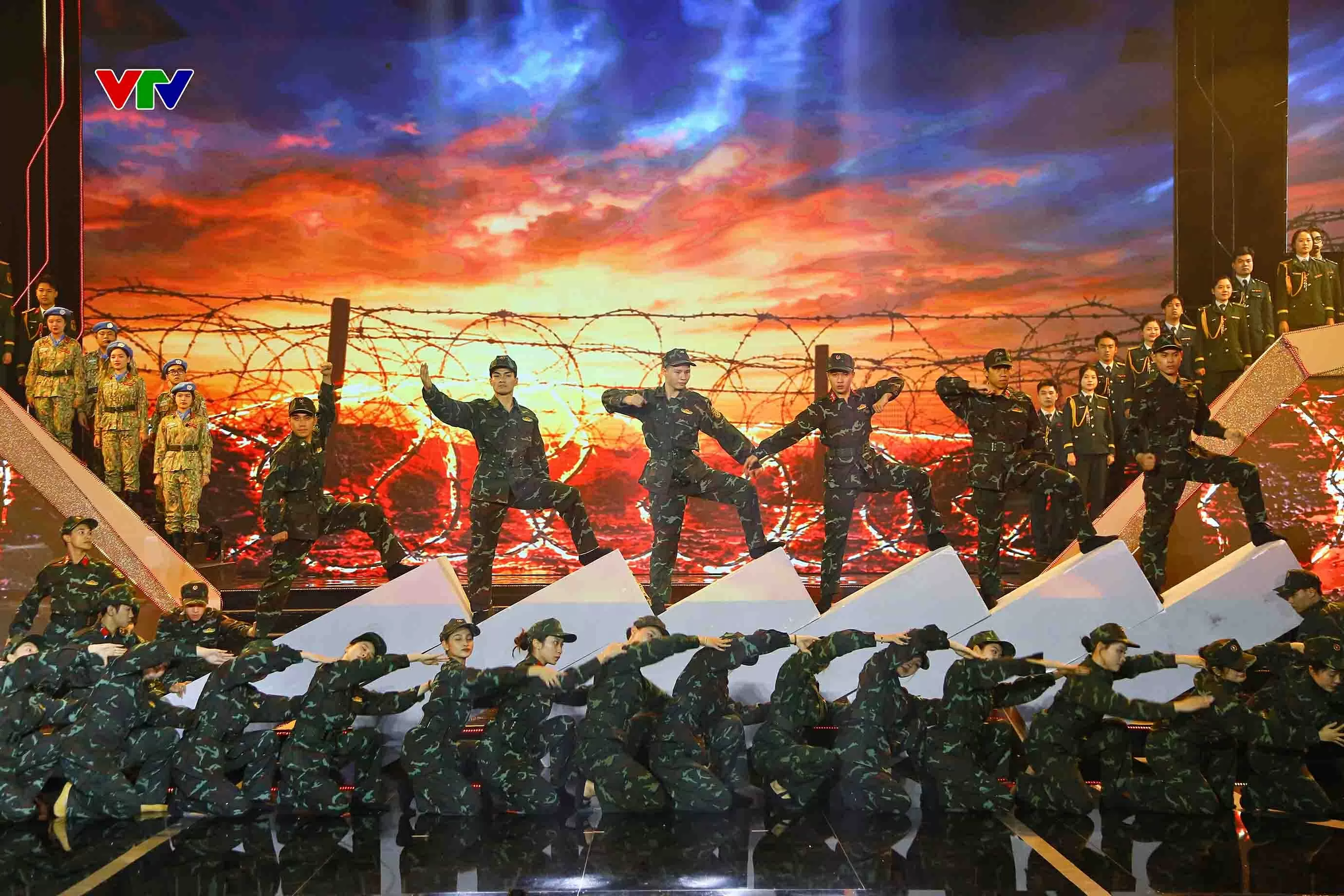 Sẵn sàng cho chương trình nghệ thuật đặt biệt: Mệnh lệnh từ trái tim Sẵn sàng cho chương trình nghệ thuật đặt biệt: Mệnh lệnh từ trái tim