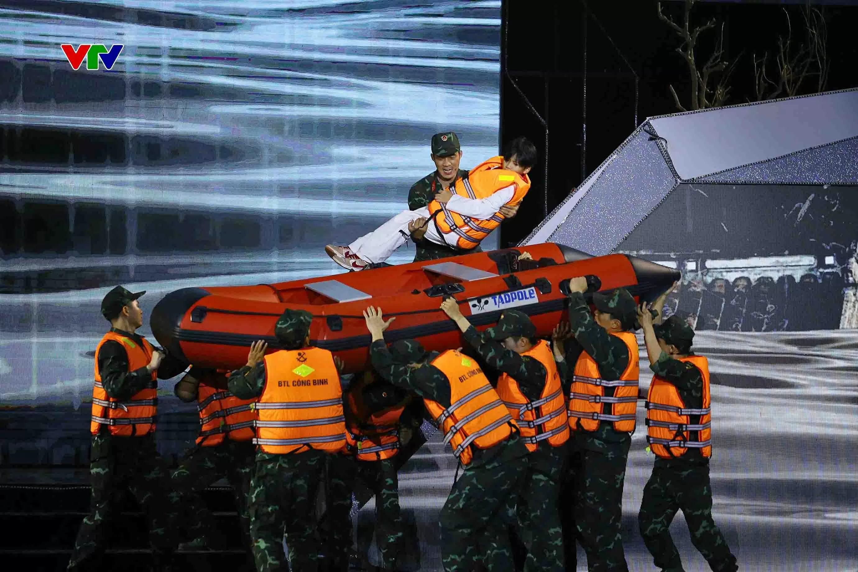Sẵn sàng cho chương trình nghệ thuật đặt biệt: Mệnh lệnh từ trái tim Sẵn sàng cho chương trình nghệ thuật đặt biệt: Mệnh lệnh từ trái tim