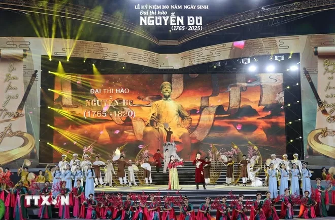 Chương trình nghệ thuật tại lễ kỷ niệm. (Ảnh: Hoàng Ngà/TTXVN)