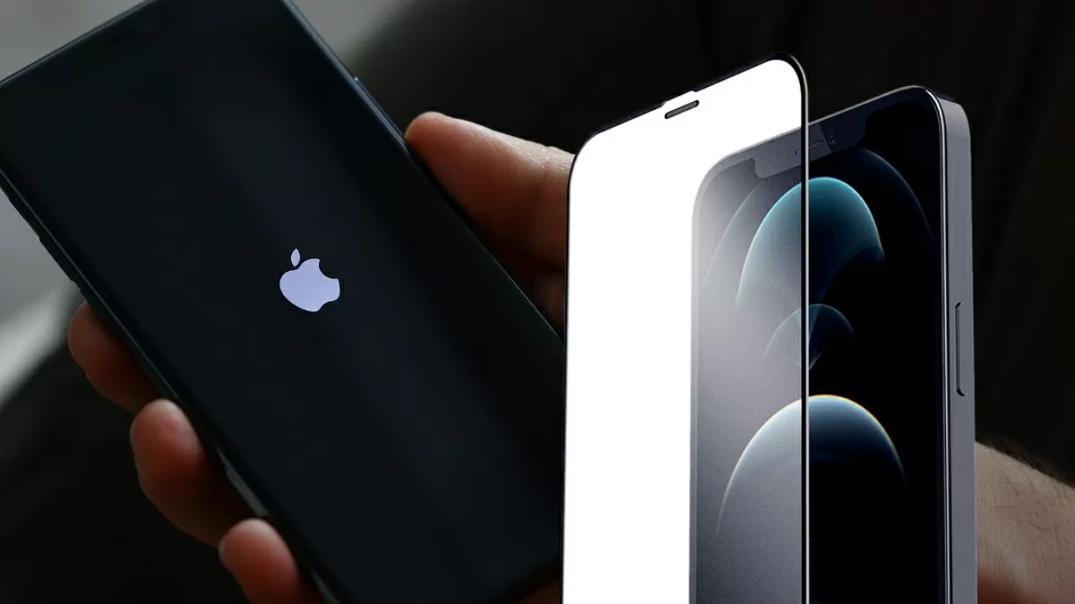 Tiến hành tháo và thay miếng dán màn hình. Tiến hành tháo và thay miếng dán màn hình.