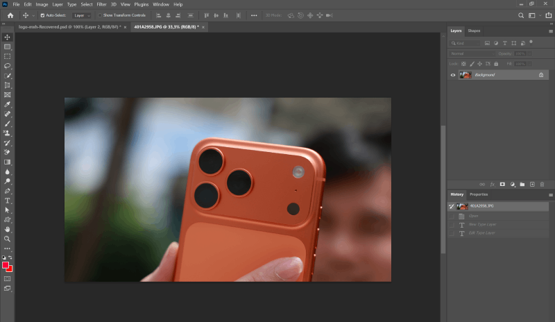 Mở Photoshop, vào File > Open để chọn ảnh mà bạn muốn chèn chữ trong suốt.