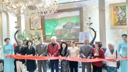 Cuộc triển lãm kể câu chuyện tình bạn vượt biên giới