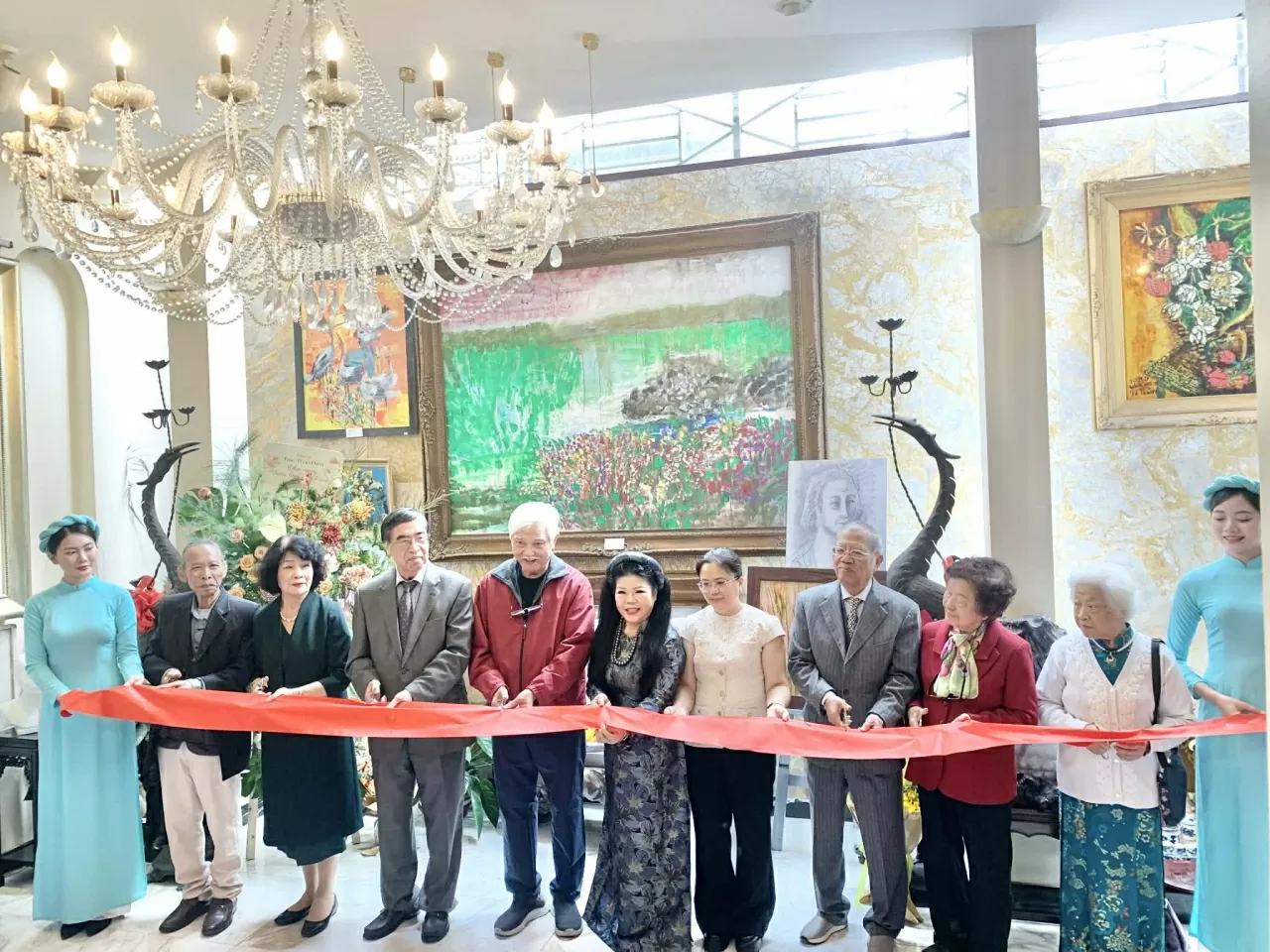 Cuộc triển lãm kể câu chuyện tình bạn vượt biên giới