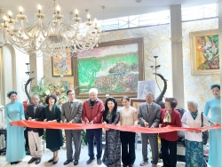 Cuộc triển lãm kể câu chuyện tình bạn vượt biên giới