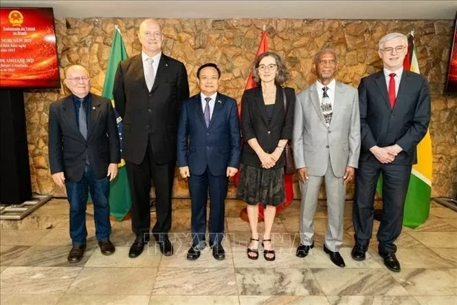Các đại biểu tham dự Gặp mặt Hữu nghị cuối năm 2025 do Đại sứ quán Việt Nam tại Brazil tổ chức, tổng kết công tác đối ngoại năm 2025 và kỷ niệm 50 năm quan hệ Việt Nam – Guyana. Ảnh. Đại sứ quán Việt Nam tại Brazil cung cấp.
