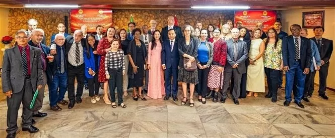 Các đại biểu tham dự Gặp mặt Hữu nghị cuối năm 2025 do Đại sứ quán Việt Nam tại Brazil tổ chức, tổng kết công tác đối ngoại năm 2025 và kỷ niệm 50 năm quan hệ Việt Nam – Guyana. Ảnh. Đại sứ quán Việt Nam tại Brazil cung cấp.