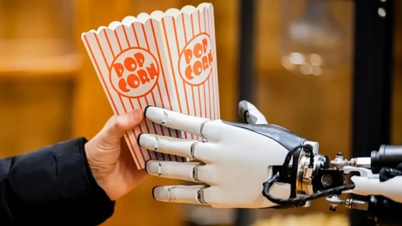 Tesla giới thiệu robot hình người Optimus trước công chúng Tesla giới thiệu robot hình người Optimus trước công chúng