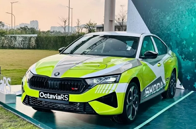 Dù được định vị trong phân khúc sedan hạng C, Skoda Octavia RS lại gây ấn tượng khi sở hữu kích thước tiệm cận các mẫu xe hạng D.