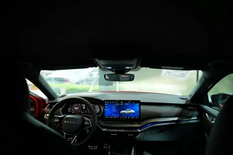 Khoang nội thất của Skoda Octavia RS thể hiện rõ DNA thể thao. Khoang nội thất của Skoda Octavia RS thể hiện rõ DNA thể thao.