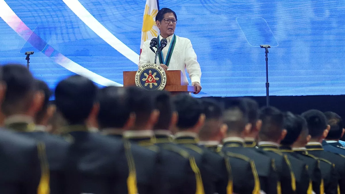 Trước những thách thức tại Biển Đông, Tổng thống Philippines kêu gọi quân đội bảo vệ chủ quyền Trước thách thức tại Biển Đông, Tổng thống Philippines kêu gọi quân đội tăng cường ý thức bảo vệ chủ quyền