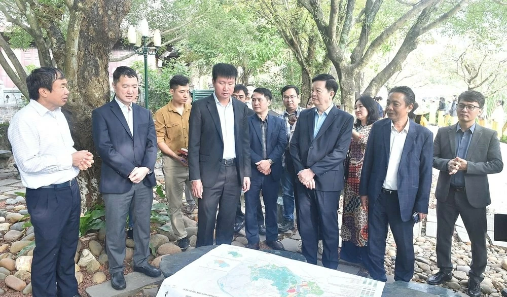 Phó Thủ tướng Mai Văn Chính kiểm tra công tác quy hoạch di sản tại Ninh Bình Phó Thủ tướng Mai Văn Chính kiểm tra công tác quy hoạch di sản tại Ninh Bình