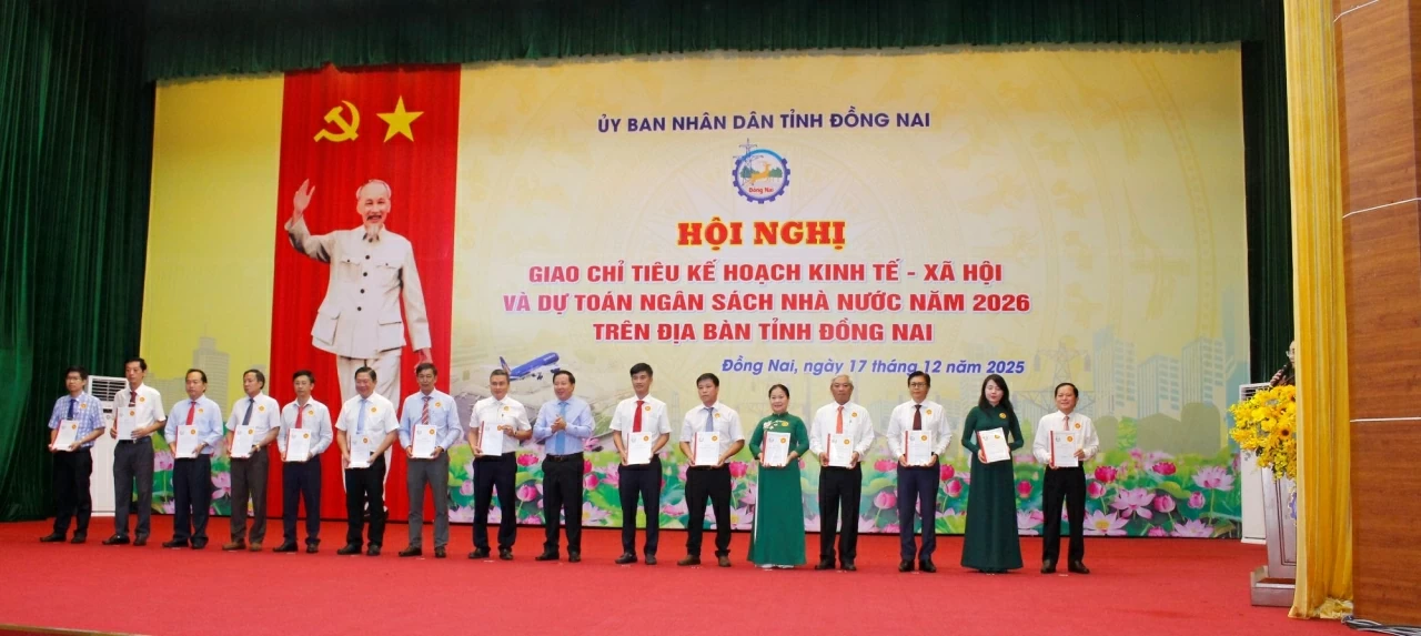 Hội nghị giao chỉ tiêu kế hoạch phát triển kinh tế - xã hội và dự toán thu ngân sách nhà nước năm 2026 của tỉnh Đồng Nai Hội nghị giao chỉ tiêu kế hoạch phát triển kinh tế - xã hội và dự toán thu ngân sách nhà nước năm 2026 của tỉnh Đồng Nai