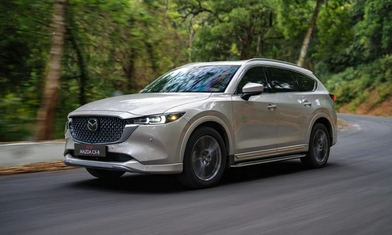 Mazda CX-8 được giảm giá lên đến 50 triệu đồng, đưa giá khởi điểm xuống từ 944 triệu đồng. Mazda CX-8 được giảm giá lên đến 50 triệu đồng, đưa giá khởi điểm xuống từ 944 triệu đồng.
