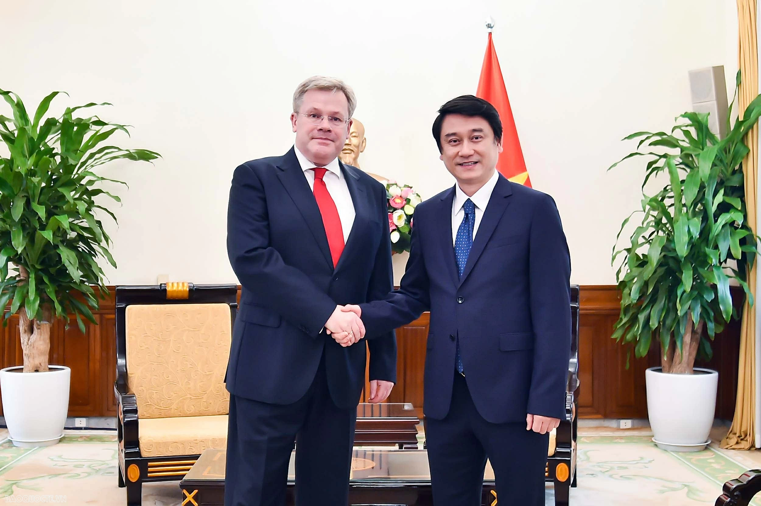 Thứ trưởng Ngoại giao Lê Anh Tuấn tiếp Vụ trưởng Vụ Không phổ biến và kiểm soát vũ khí, Bộ Ngoại giao Nga