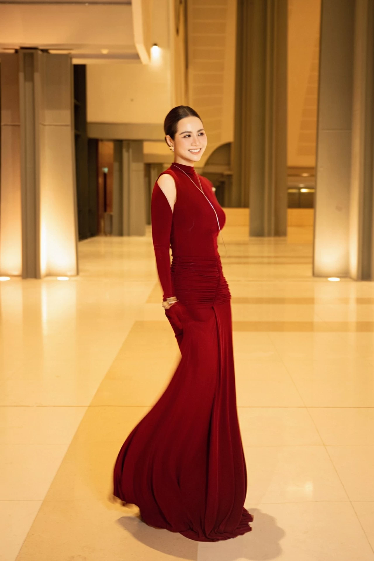 Nhan sắc Phan Minh Huyền