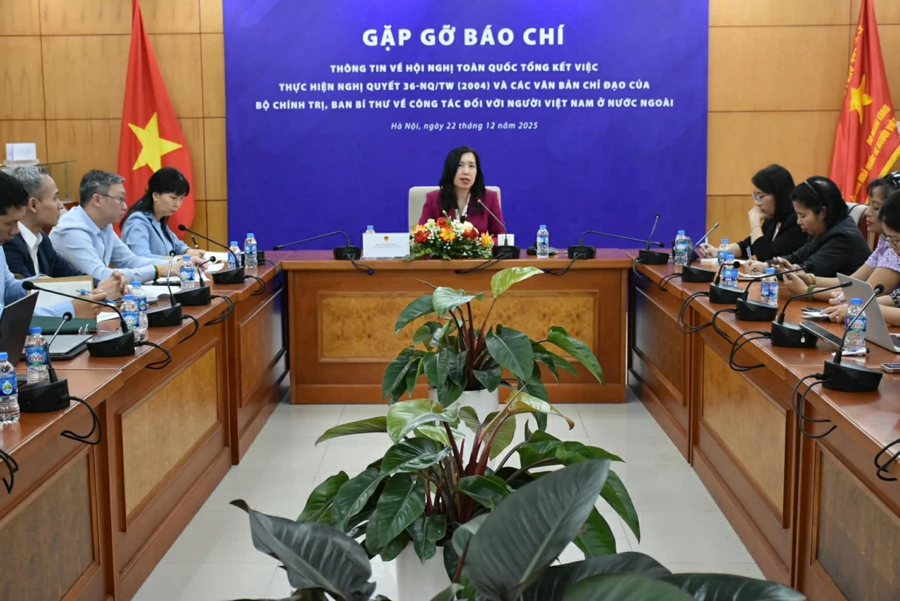 Đánh giá toàn diện về công tác đối với người Việt Nam ở nước ngoài trong hơn 20 năm qua