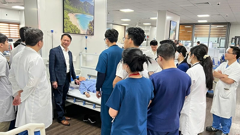 GS. TS. BS. Phạm Mạnh Hùng: “Tim mạch can thiệp Việt Nam vươn tầm thế giới” GS. TS. BS. Phạm Mạnh Hùng: “Tim mạch can thiệp Việt Nam vươn tầm thế giới”