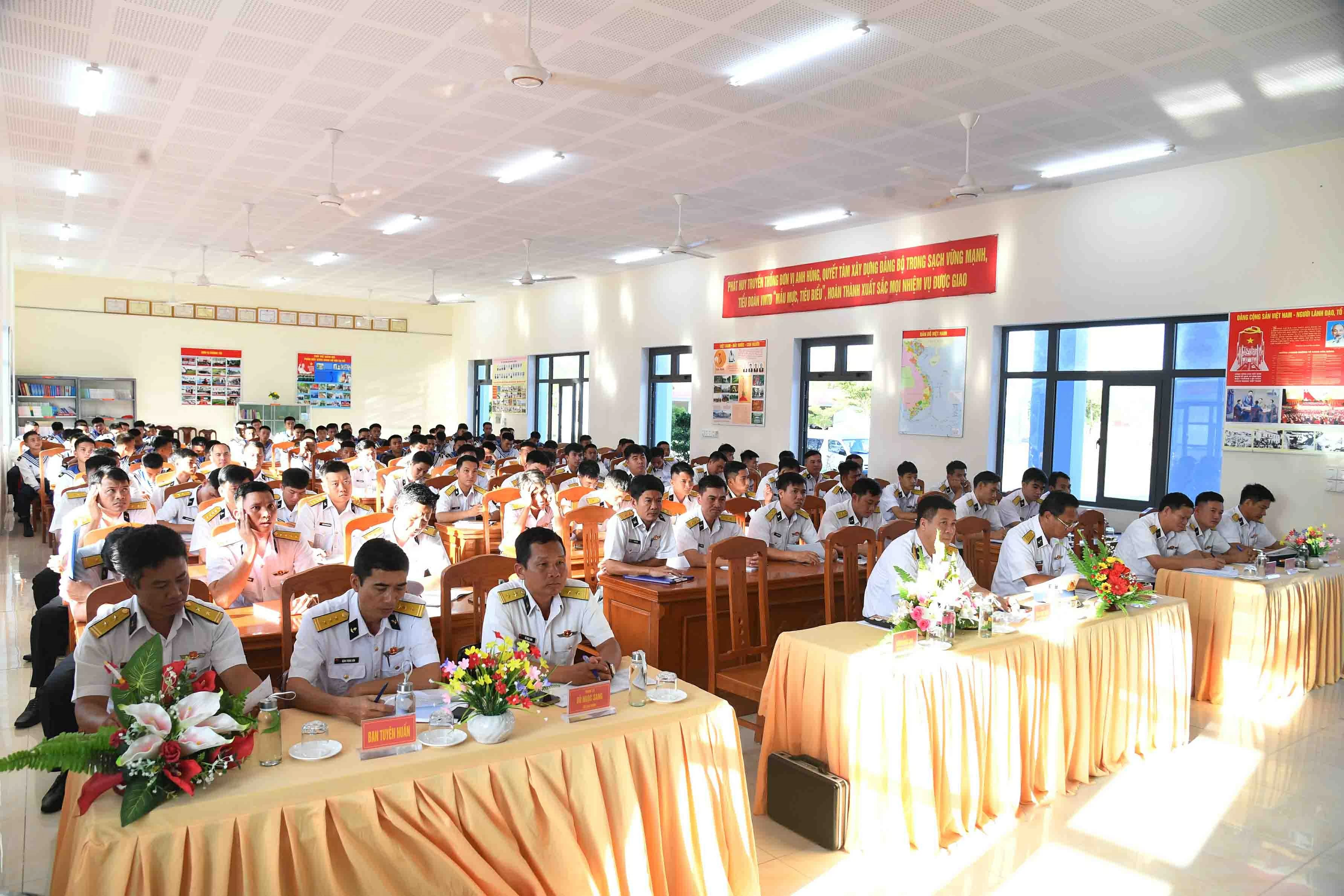 Vùng 5 Hải quân khai mạc tập huấn cán bộ huấn luyện chiến sĩ mới năm 2026 Vùng 5 Hải quân khai mạc tập huấn cán bộ huấn luyện chiến sĩ mới năm 2026