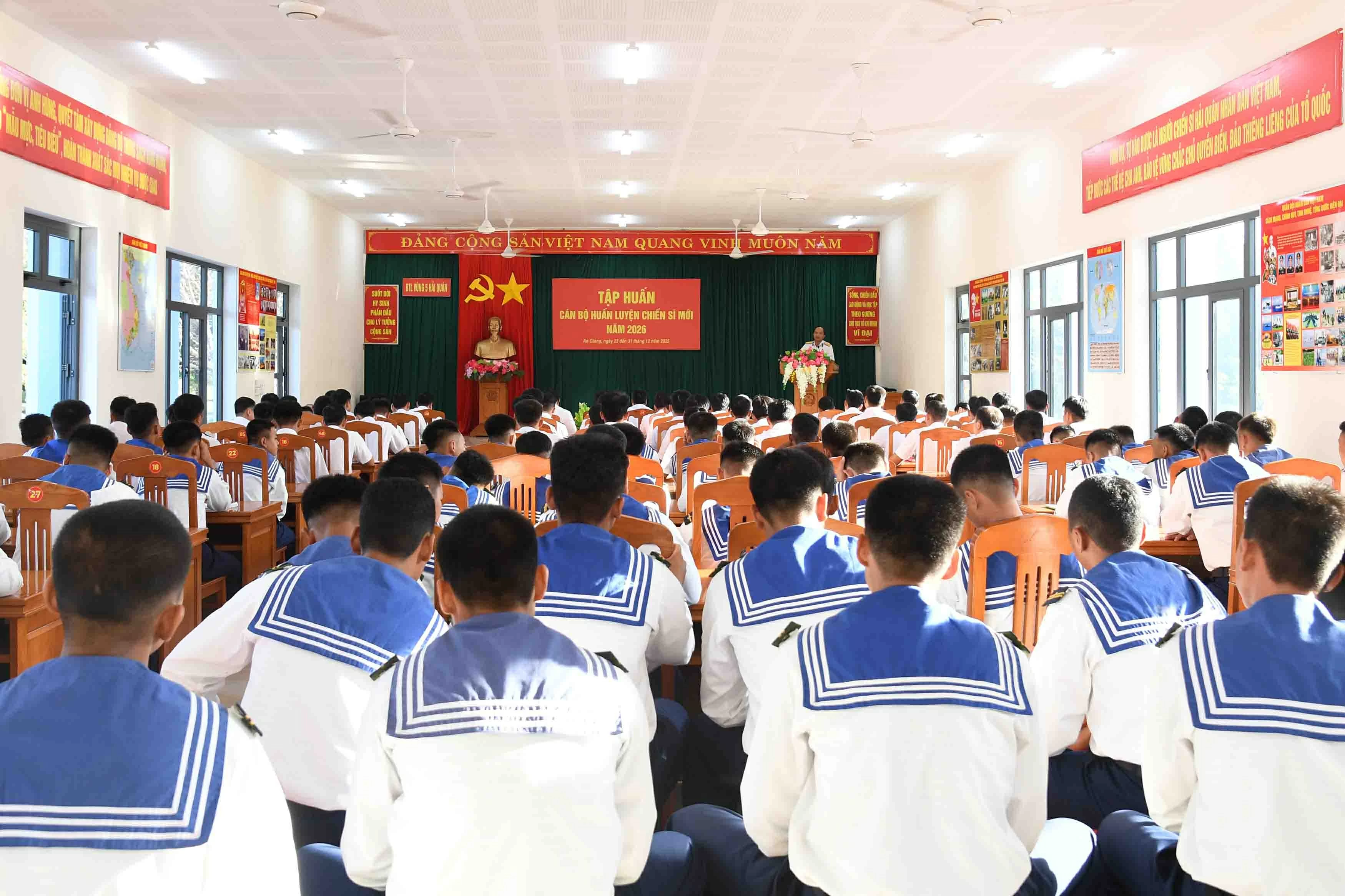 Vùng 5 Hải quân khai mạc tập huấn cán bộ huấn luyện chiến sĩ mới năm 2026 Vùng 5 Hải quân khai mạc tập huấn cán bộ huấn luyện chiến sĩ mới năm 2026