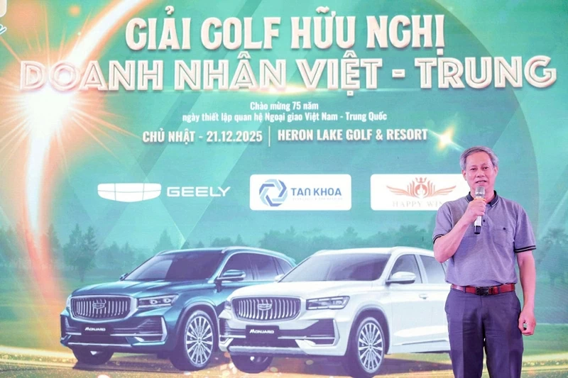 Khi những cú swing kết nối cộng đồng doanh nhân Việt – Trung