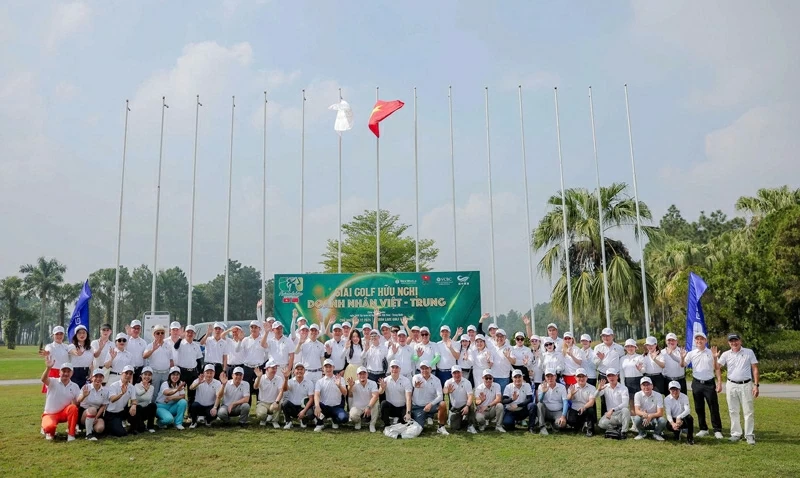 Khi những cú swing kết nối cộng đồng doanh nhân Việt – Trung