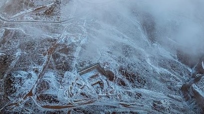 Saudi Arabia: Cảnh tượng tuyết rơi hiếm thấy ở vùng núi cao thu hút đông đảo người dân