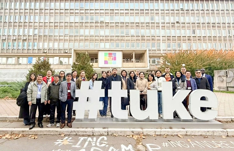 Dấu ấn 35 năm đồng hành cùng tiến trình hợp tác Việt Nam – EU Dấu ấn 35 năm đồng hành cùng tiến trình hợp tác Việt Nam – EU