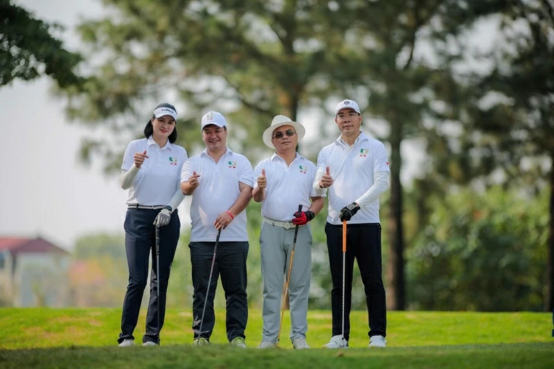 Khi những cú swing kết nối cộng đồng doanh nhân Việt – Trung Khi những cú swing kết nối cộng đồng doanh nhân Việt – Trung