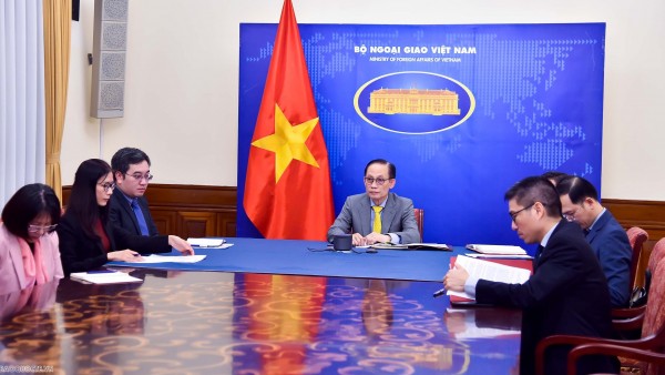 Bộ trưởng Ngoại giao Lê Hoài Trung điện đàm với Bộ trưởng Bộ châu Âu và Ngoại giao Pháp