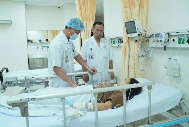 Chuyến bay sinh tử giữa trùng khơi: Cấp cứu đường không đưa hai bệnh nhân nguy kịch từ Trường Sa về đất liền Chuyến bay sinh tử giữa trùng khơi: Cấp cứu đường không đưa hai bệnh nhân nguy kịch từ Trường Sa về đất liền