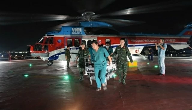 Chuyến bay sinh tử giữa trùng khơi: Cấp cứu đường không đưa hai bệnh nhân nguy kịch từ Trường Sa về đất liền