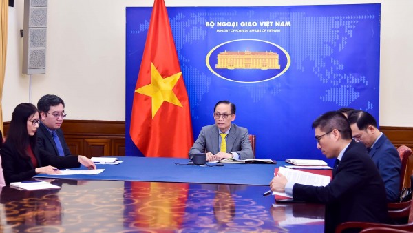 Foreign Minister Le Hoai Trung holds phone talks with French Minister for Europe and Foreign Affairs Jean-Noël Barrot