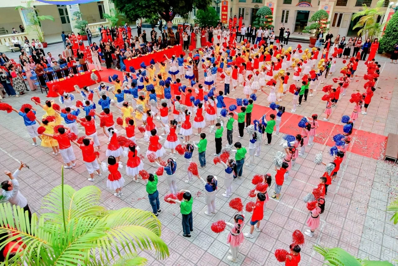 Trường Tiểu học Đinh Tiên Hoàng: Hơn nửa thế kỷ bền bỉ gieo chữ, lặng thầm dựng xây nền tảng tri thức Trường Tiểu học Đinh Tiên Hoàng: Hơn nửa thế kỷ bền bỉ gieo chữ, lặng thầm dựng xây nền tảng tri thức