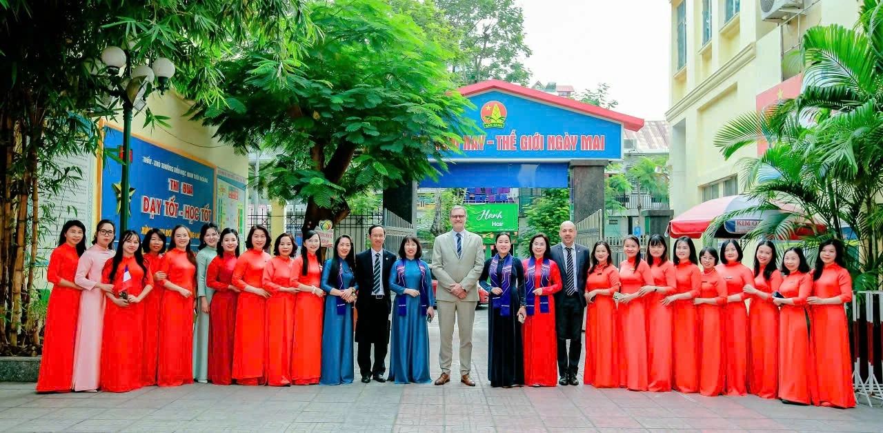 Trường Tiểu học Đinh Tiên Hoàng: Hơn nửa thế kỷ bền bỉ gieo chữ, lặng thầm dựng xây nền tảng tri thức Trường Tiểu học Đinh Tiên Hoàng: Hơn nửa thế kỷ bền bỉ gieo chữ, lặng thầm dựng xây nền tảng tri thức