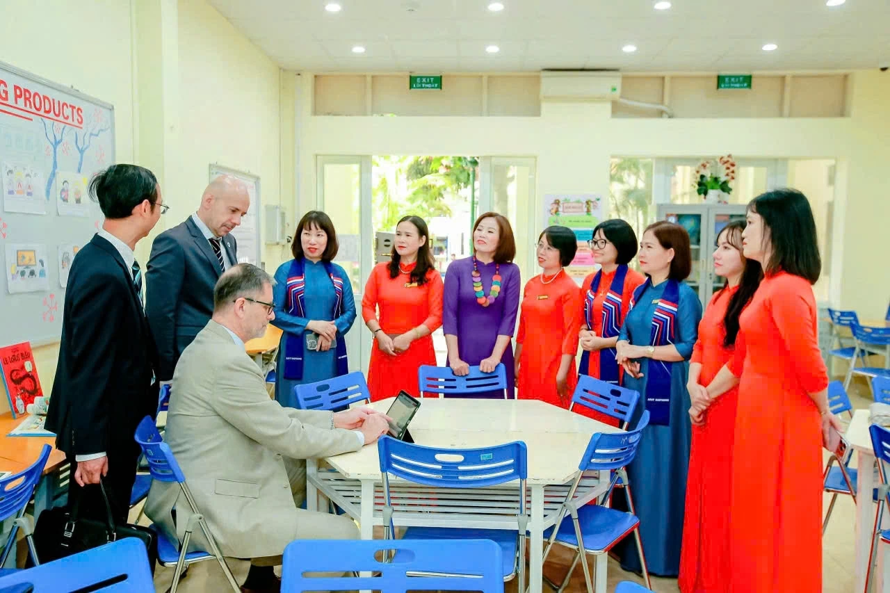 Trường Tiểu học Đinh Tiên Hoàng: Hơn nửa thế kỷ bền bỉ gieo chữ, lặng thầm dựng xây nền tảng tri thức Trường Tiểu học Đinh Tiên Hoàng: Hơn nửa thế kỷ bền bỉ gieo chữ, lặng thầm dựng xây nền tảng tri thức