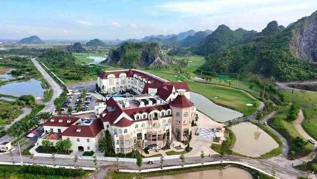 Khách sạn Legend Valley Hotel sở hữu 200 phòng tiêu chuẩn quốc tế và Grand Ballroom rộng lớn tới 675m2 sẵn sàng phục vụ Hội nghị, hội thảo và tiệc cho 450 khách.