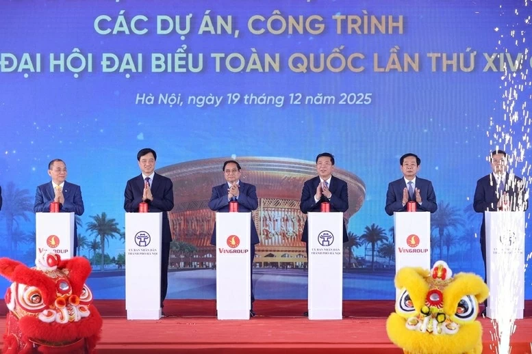 Thủ tướng Chính phủ Phạm Minh Chính cùng các đại biểu thực hiện nghi thức bấm nút khởi công, khánh thành đồng loạt 234 dự án lớn trên cả nước.