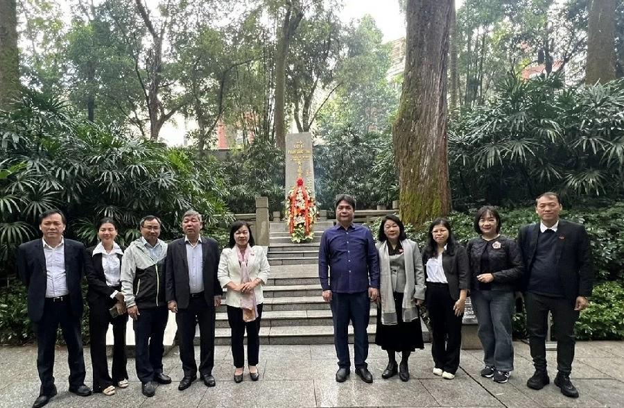Việt Nam coi trọng cao độ giao lưu hợp tác với Trung Quốc trong lĩnh vực văn hóa, xã hội Việt Nam coi trọng cao độ giao lưu hợp tác với Trung Quốc trong lĩnh vực văn hóa, xã hội
