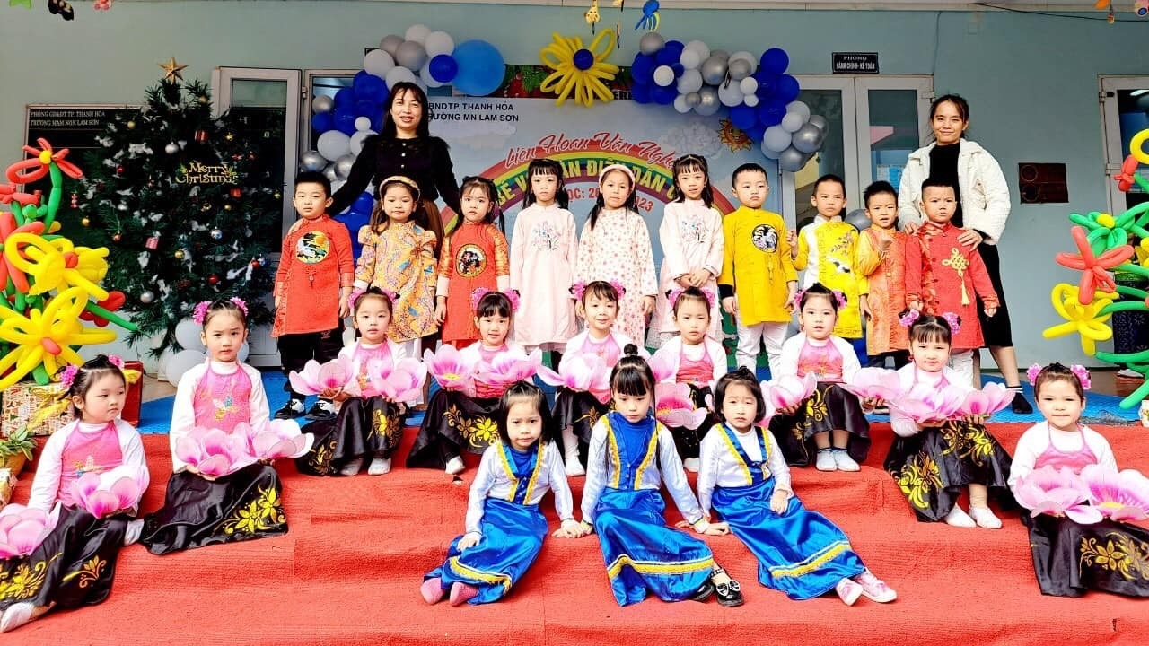 Bộ Nội vụ đề xuất nghỉ 4 ngày Tết Dương lịch 2026