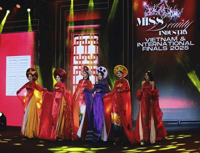 Á hậu 1 Nguyễn Thị Thủy - Ánh hào quang của một người phụ nữ đầy nội lực Á hậu 1 Nguyễn Thị Thủy - Ánh hào quang của một người phụ nữ đầy nội lực