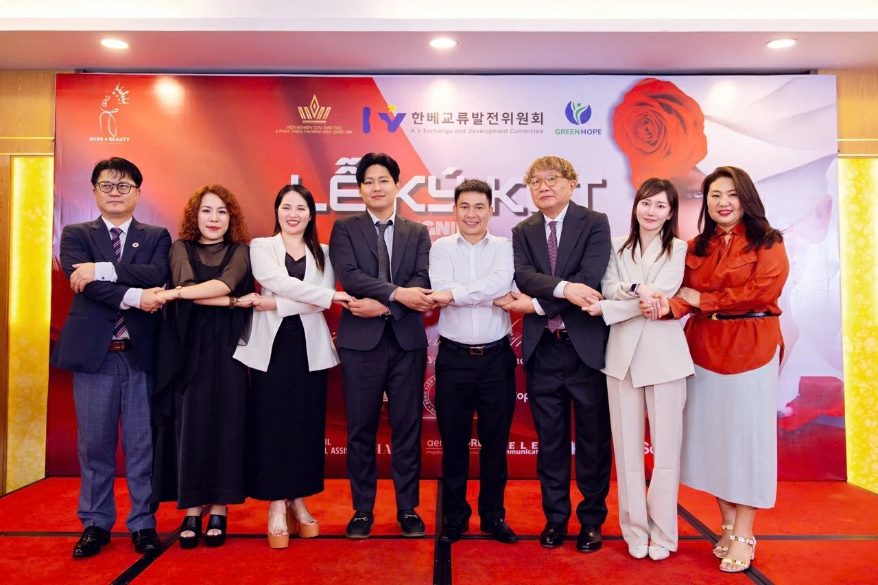 Á hậu 1 Nguyễn Thị Thủy - Ánh hào quang của một người phụ nữ đầy nội lực Á hậu 1 Nguyễn Thị Thủy - Ánh hào quang của một người phụ nữ đầy nội lực