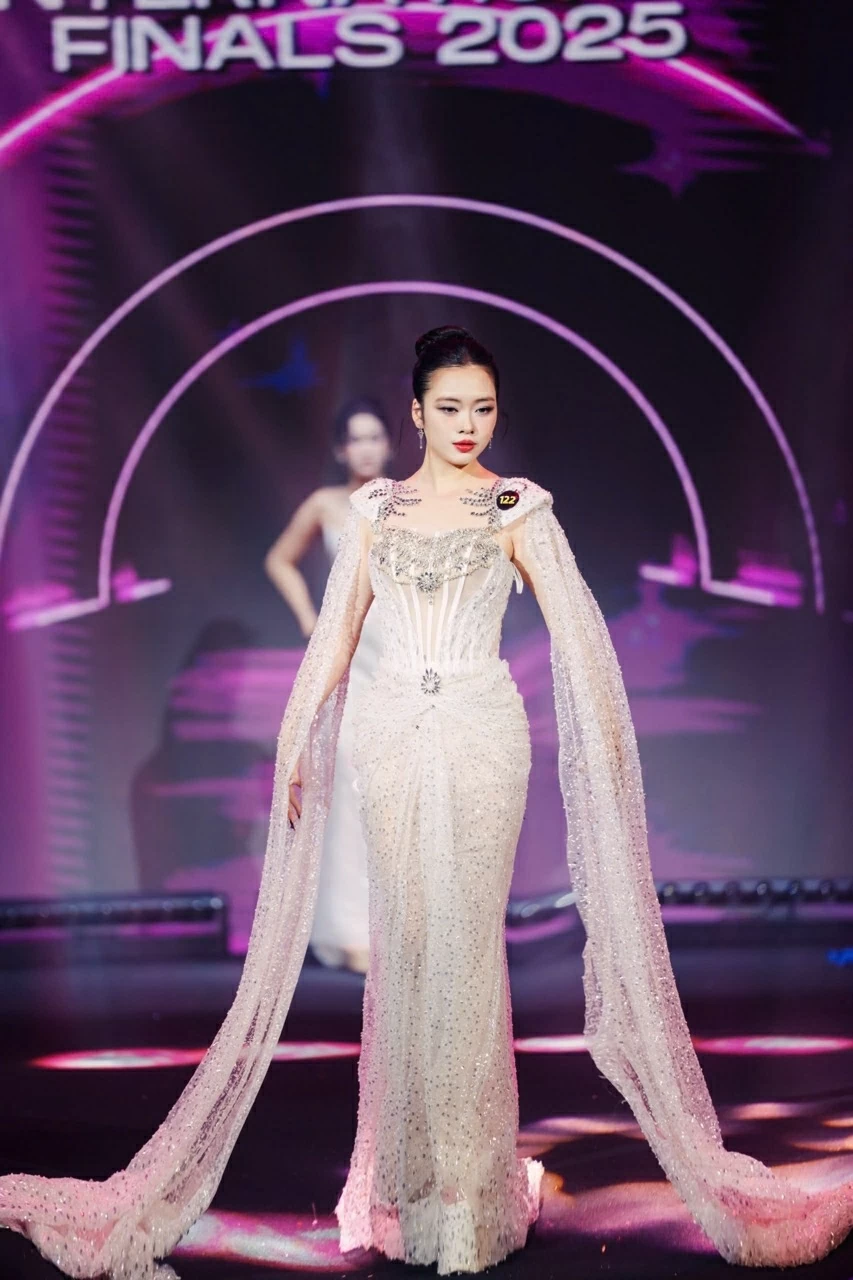 Á hậu 2 Hoa hậu ngành làm đẹp Việt Nam & Quốc tế gọi tên Nguyễn Thu Nga