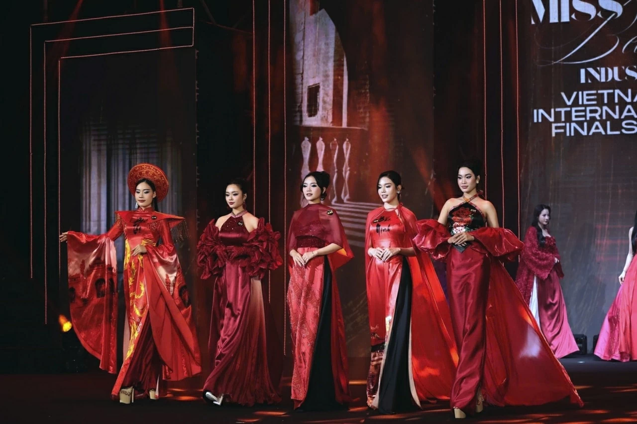 Á hậu 2 Hoa hậu ngành làm đẹp Việt Nam & Quốc tế gọi tên Nguyễn Thu Nga