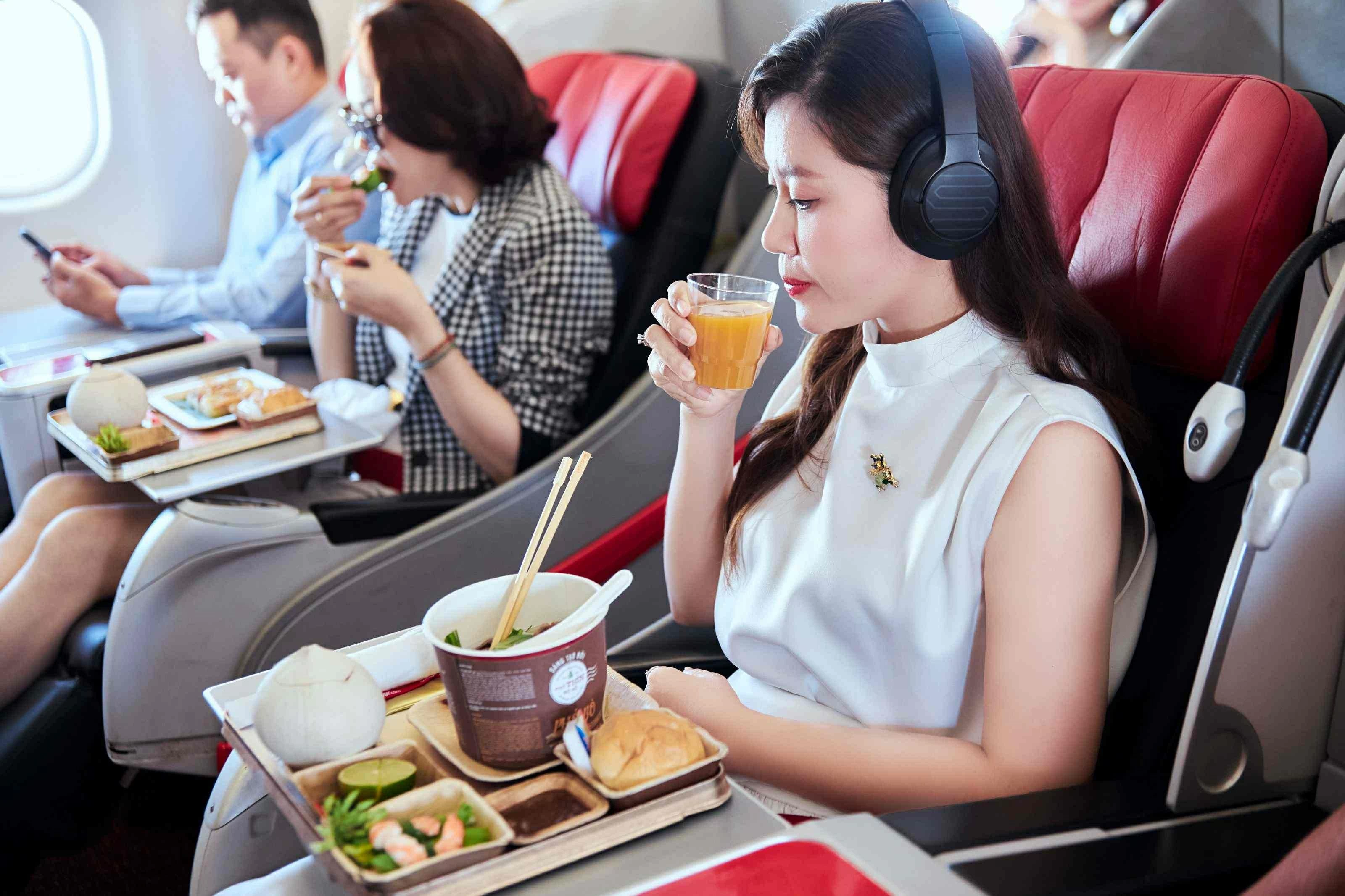Bay Vietjet cùng hạng ghế Business, SkyBoss - Phong cách người dẫn đầu Bay Vietjet cùng hạng ghế Business, SkyBoss - Phong cách người dẫn đầu