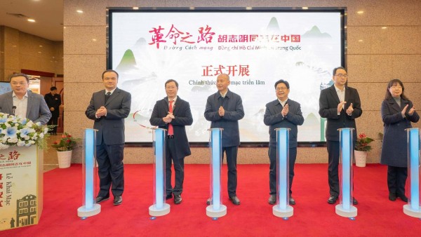Khai mạc triển lãm chuyên đề 'Đường cách mạng - Đồng chí Hồ Chí Minh ở Trung Quốc' tại thành phố Trùng Khánh